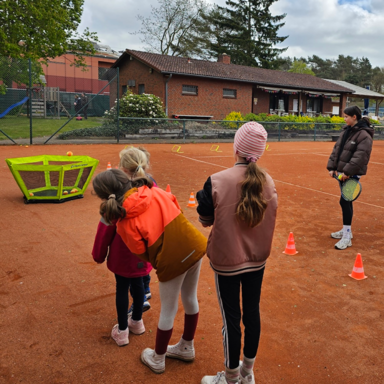 Tennis Saisoneröffnung 2026 beim TV Fischbek – endlich wieder Leben auf dem Platz